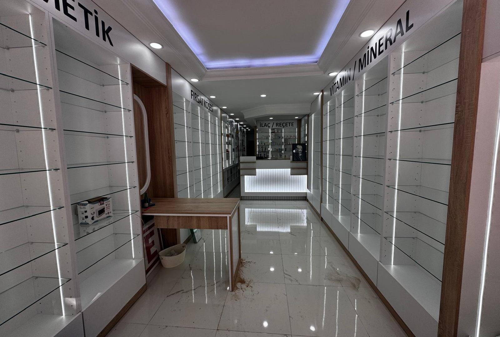 Altın Eczanesi Premium Tasarım — Eczane Dekorasyon İstanbul