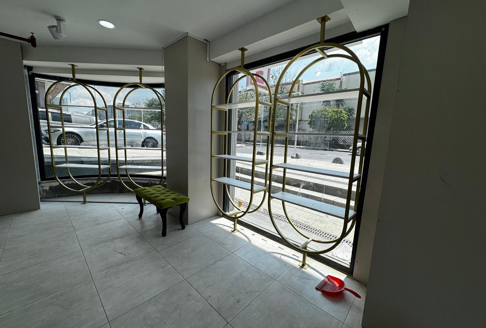 Nilüfer Eczanesi Yenileme — Eczane Dekorasyon İstanbul